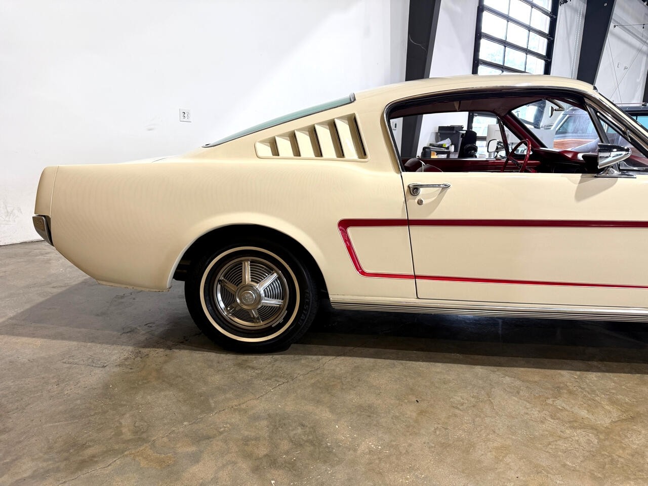 Ford-Mustang-1965-Classic-Car-12