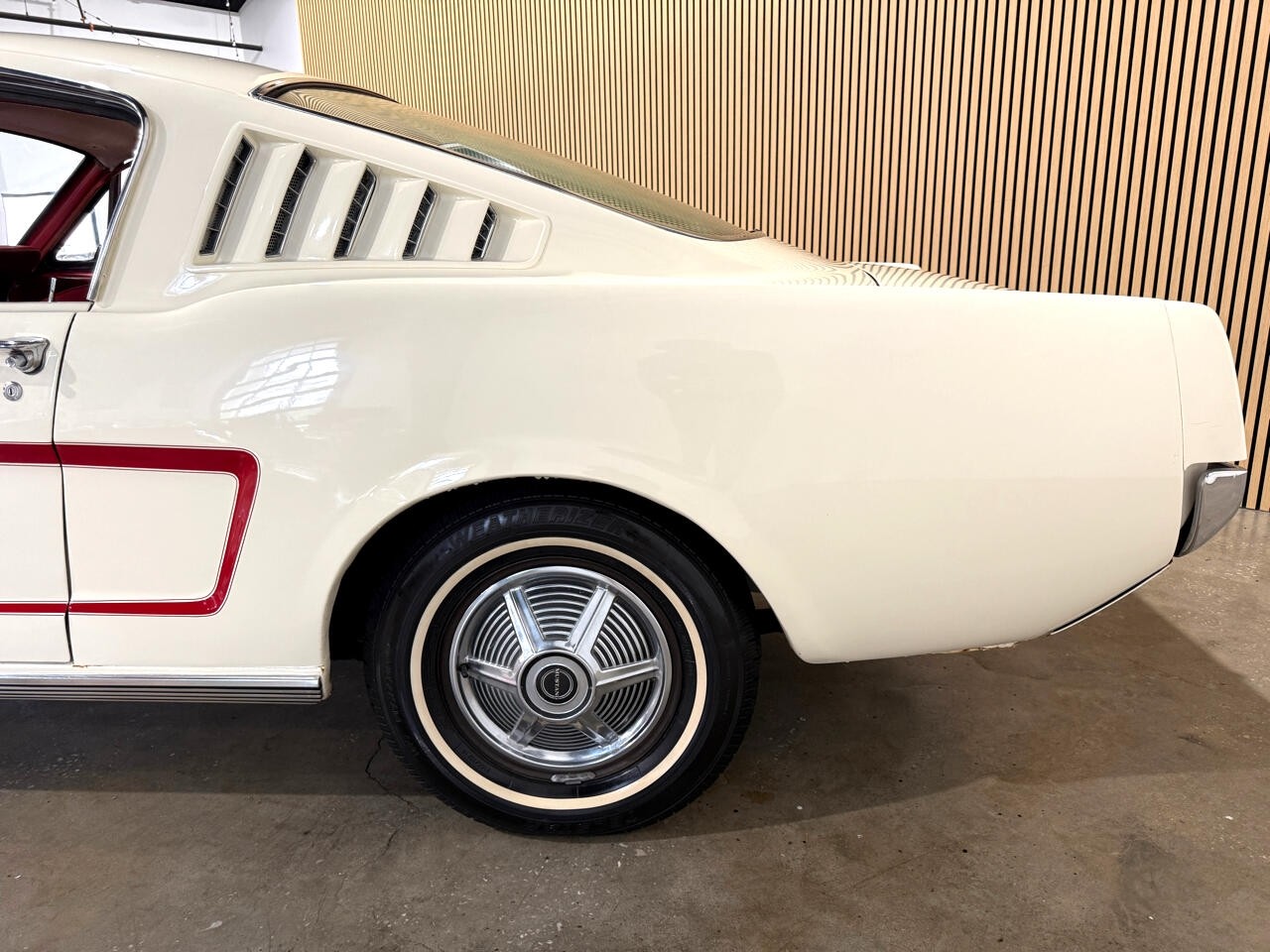 Ford-Mustang-1965-Classic-Car-18