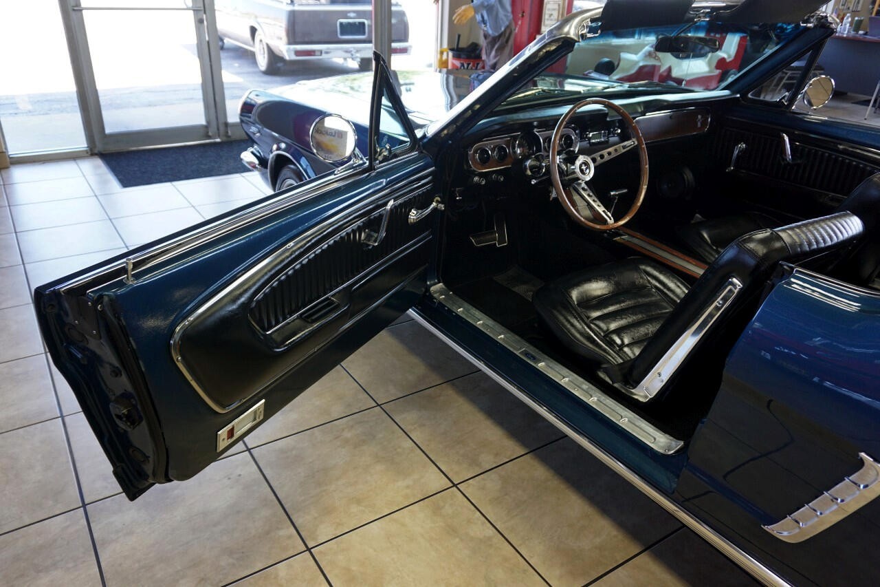 Ford-Mustang-1965-Classic-Car-18