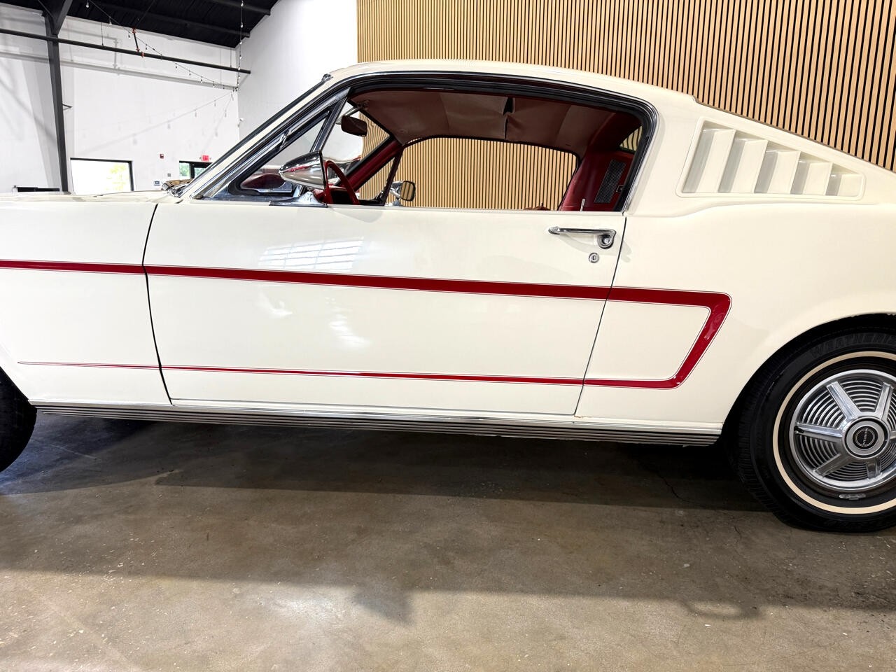 Ford-Mustang-1965-Classic-Car-19