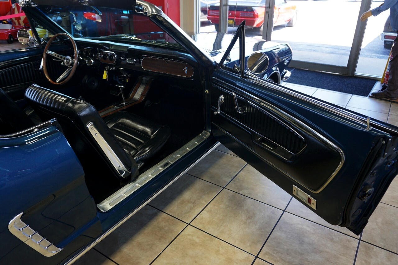 Ford-Mustang-1965-Classic-Car-21