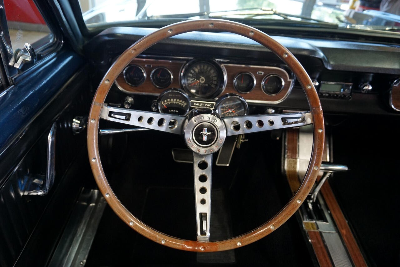 Ford-Mustang-1965-Classic-Car-24