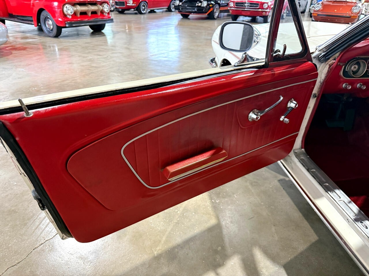 Ford-Mustang-1965-Classic-Car-25