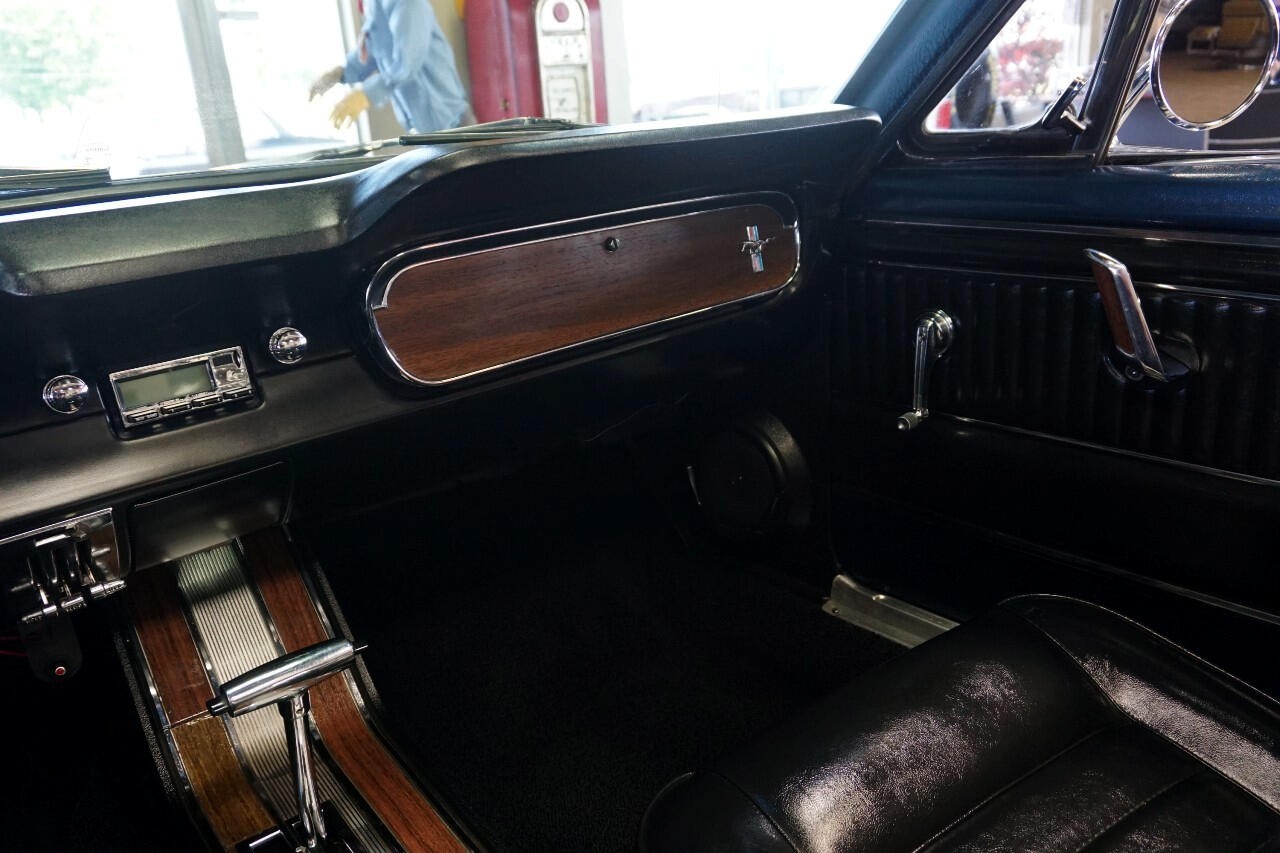 Ford-Mustang-1965-Classic-Car-25