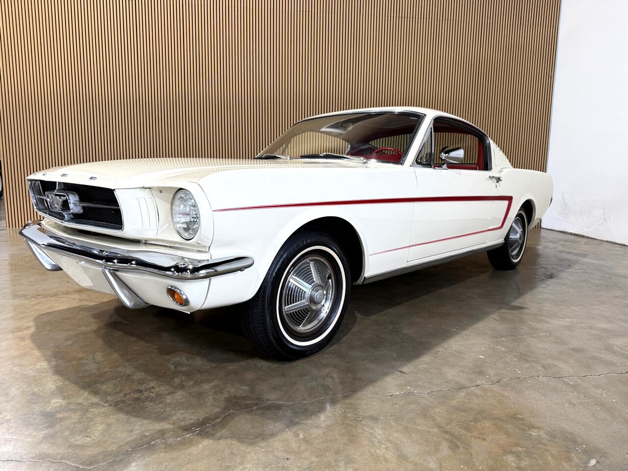 Ford-Mustang-1965-Classic-Car-3