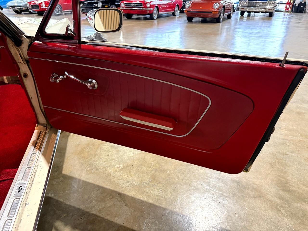 Ford-Mustang-1965-Classic-Car-31