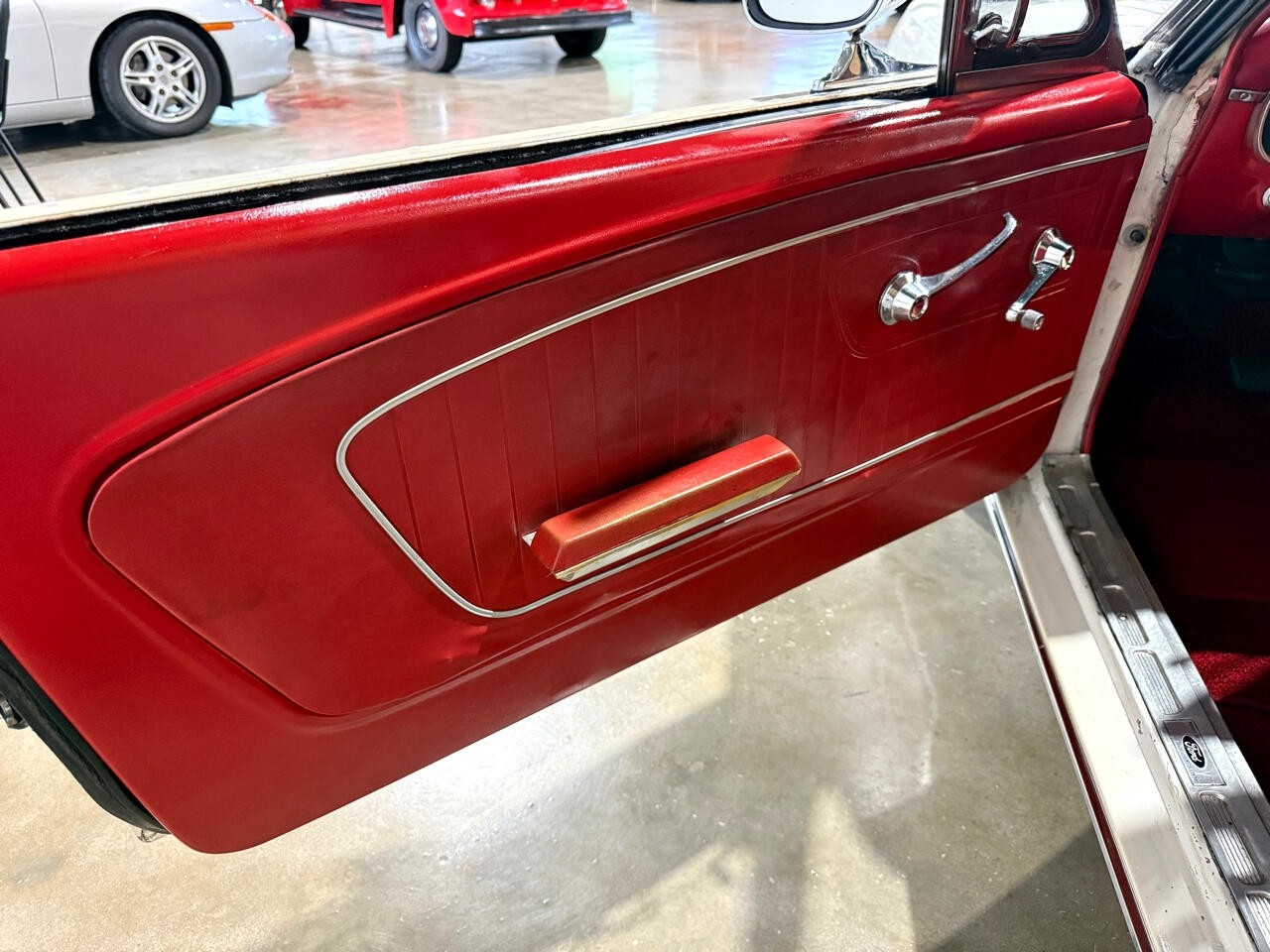 Ford-Mustang-1965-Classic-Car-32