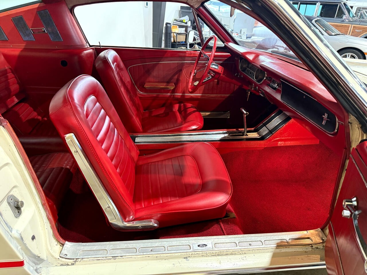 Ford-Mustang-1965-Classic-Car-34