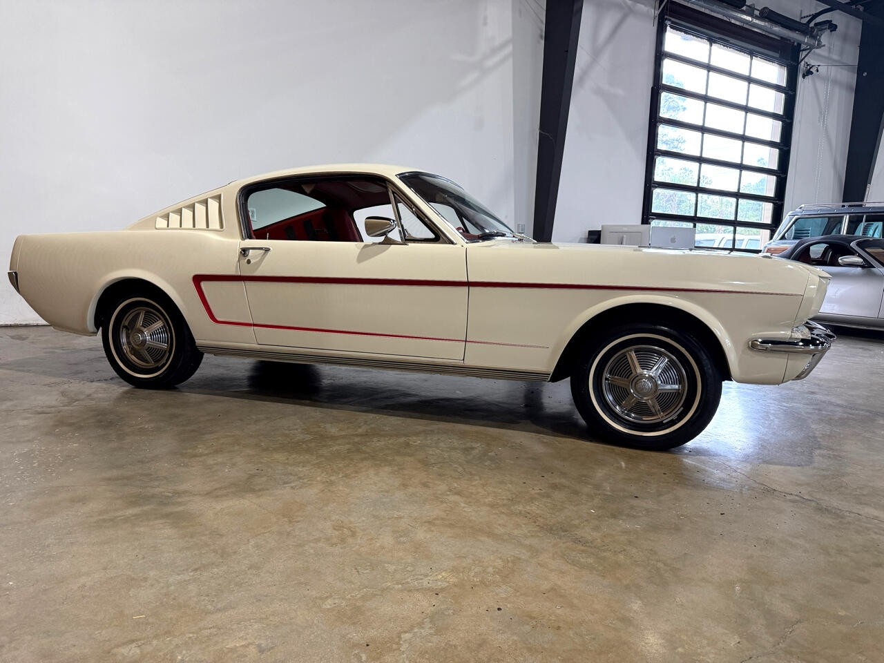 Ford-Mustang-1965-Classic-Car-7
