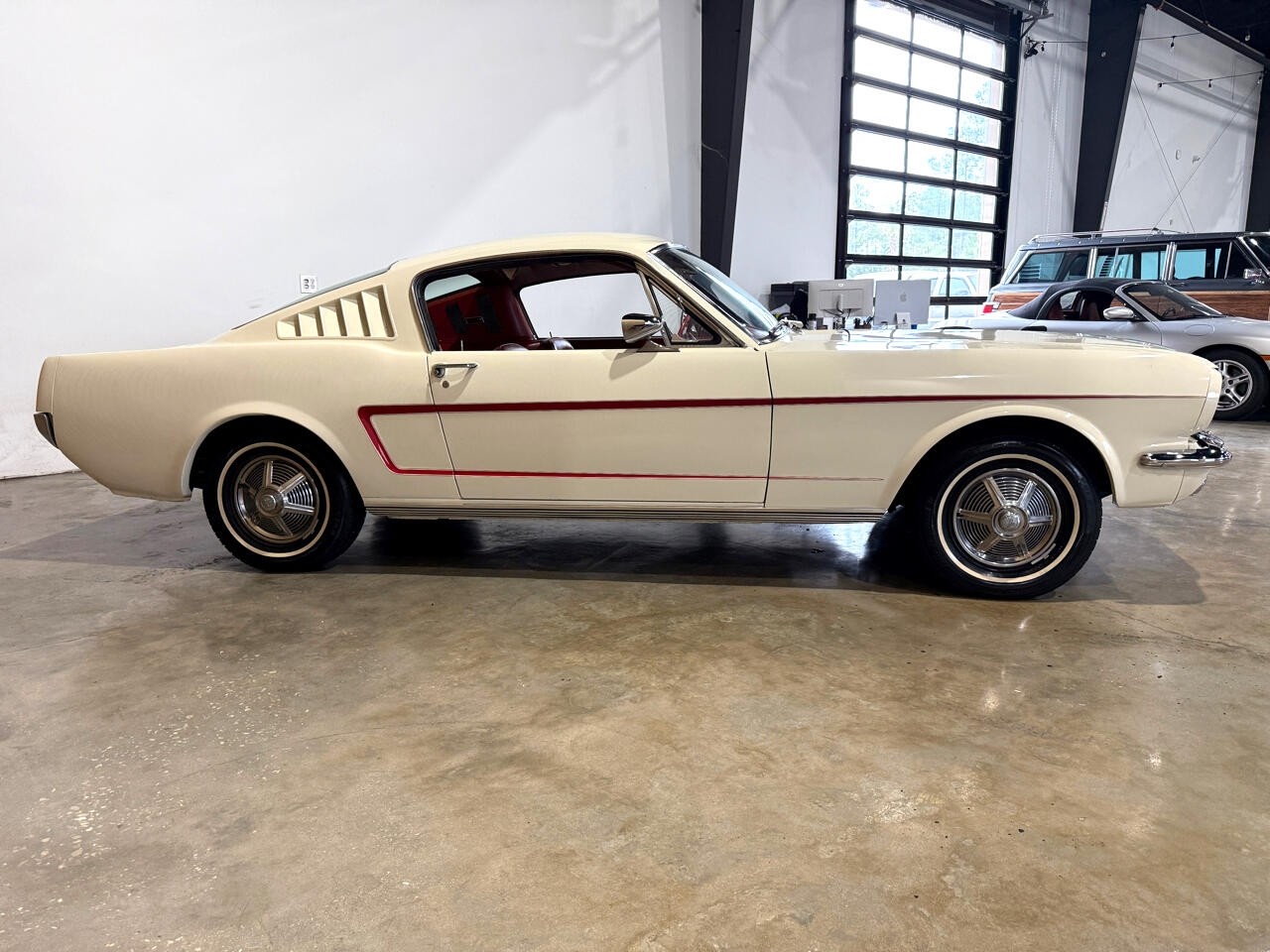 Ford-Mustang-1965-Classic-Car-8