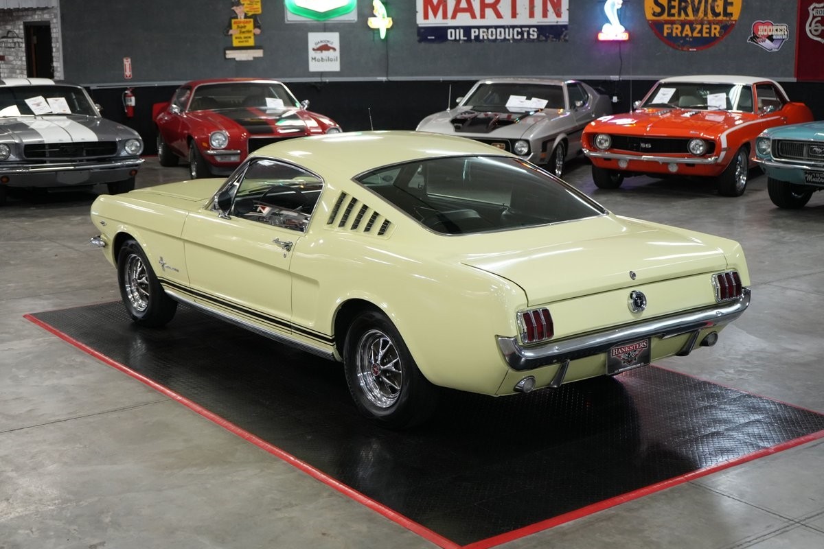 Ford-Mustang-1965-Coupe-12