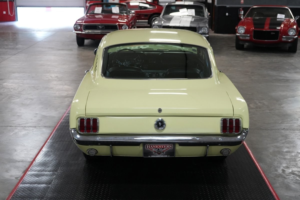 Ford-Mustang-1965-Coupe-13