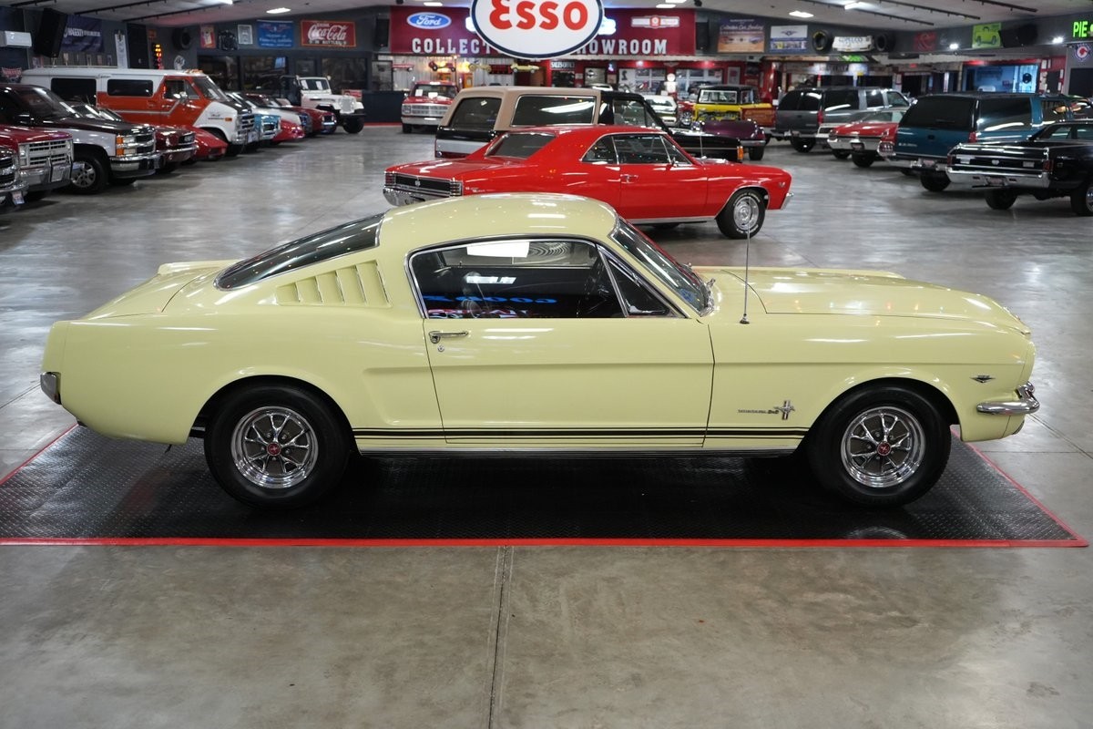 Ford-Mustang-1965-Coupe-15