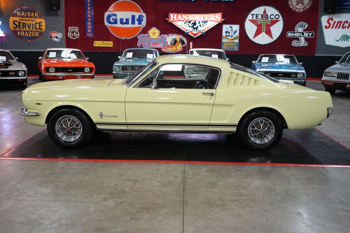 Ford-Mustang-1965-Coupe-2