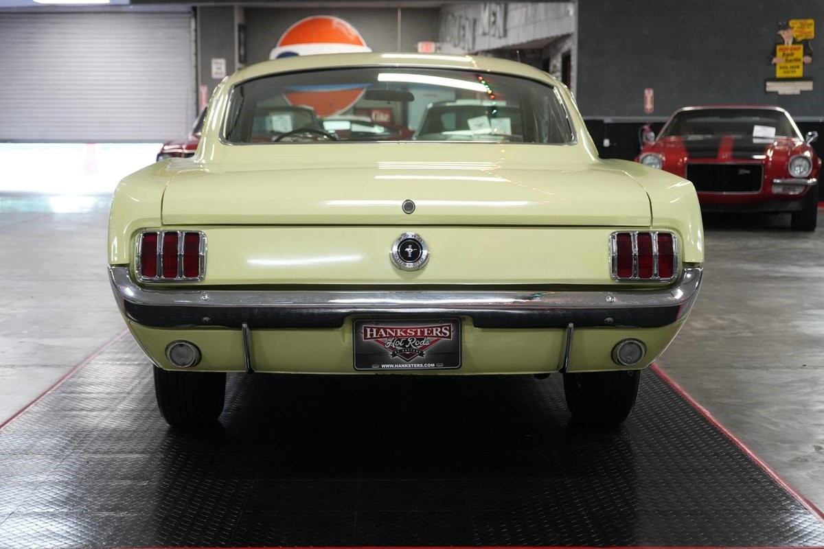 Ford-Mustang-1965-Coupe-21