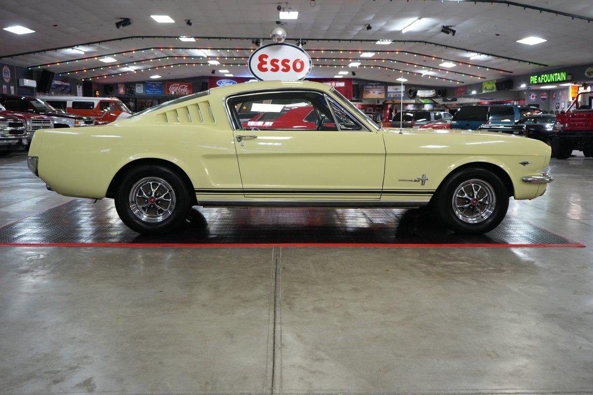 Ford-Mustang-1965-Coupe-23