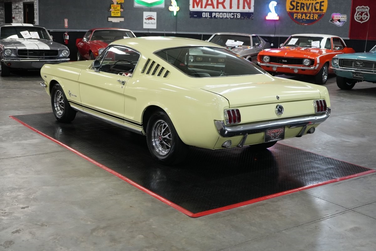 Ford-Mustang-1965-Coupe-3