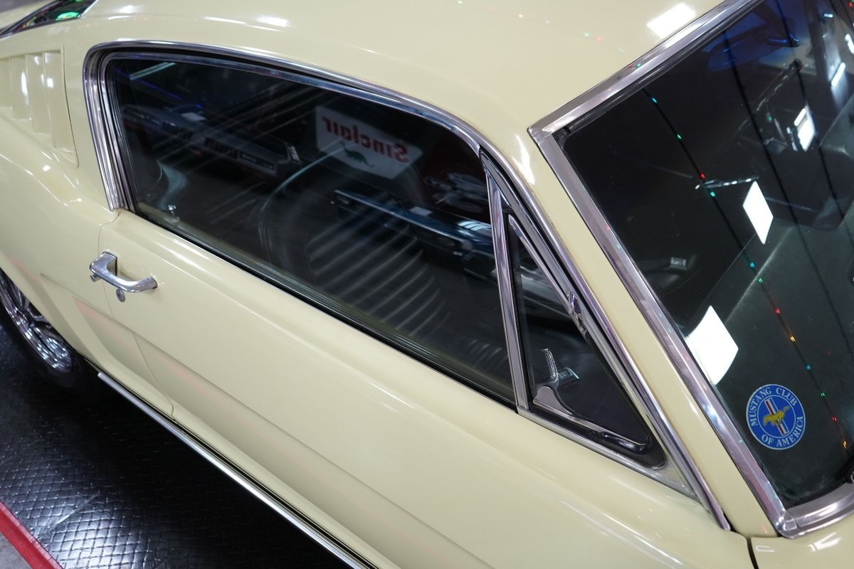 Ford-Mustang-1965-Coupe-34