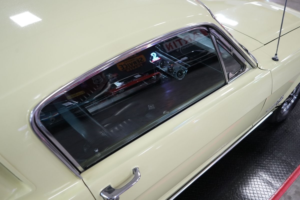 Ford-Mustang-1965-Coupe-35
