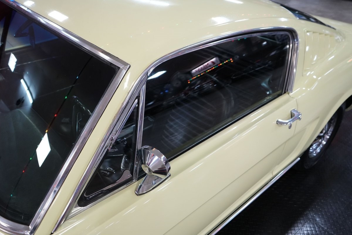 Ford-Mustang-1965-Coupe-36