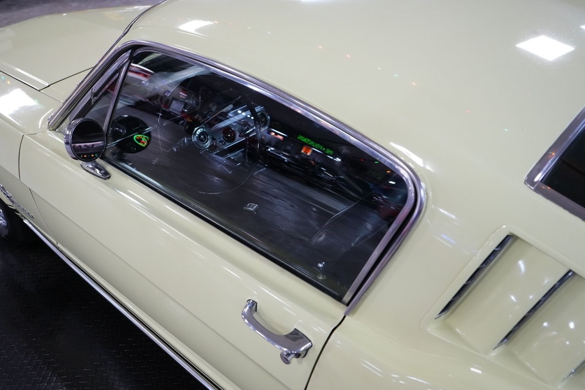 Ford-Mustang-1965-Coupe-37