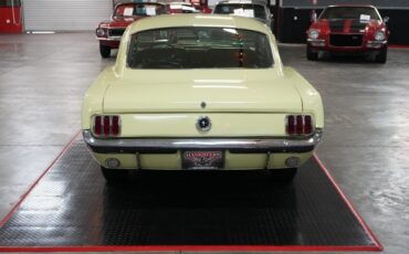 Ford-Mustang-1965-Coupe-4