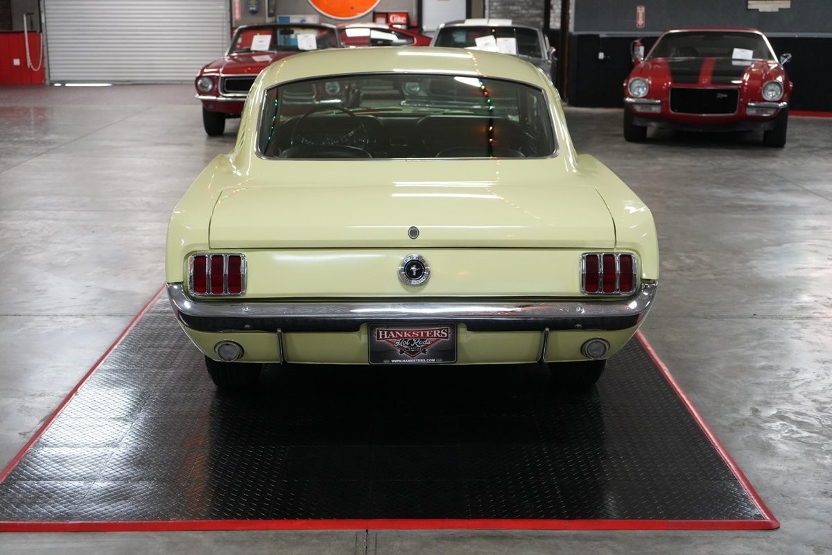 Ford-Mustang-1965-Coupe-4