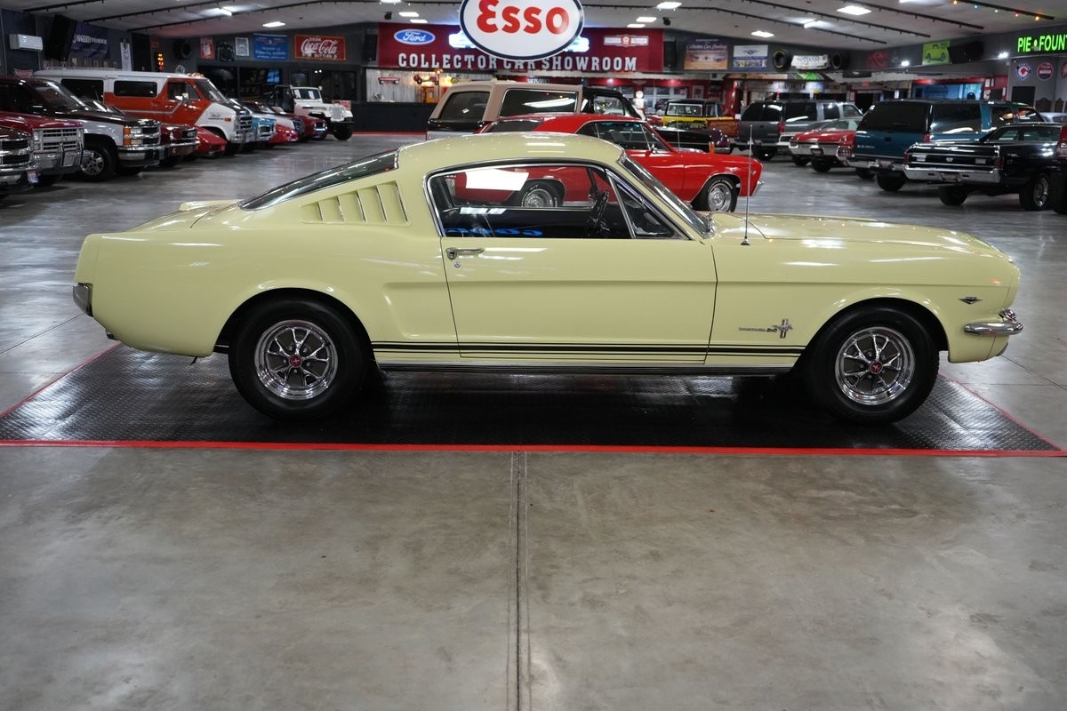 Ford-Mustang-1965-Coupe-6