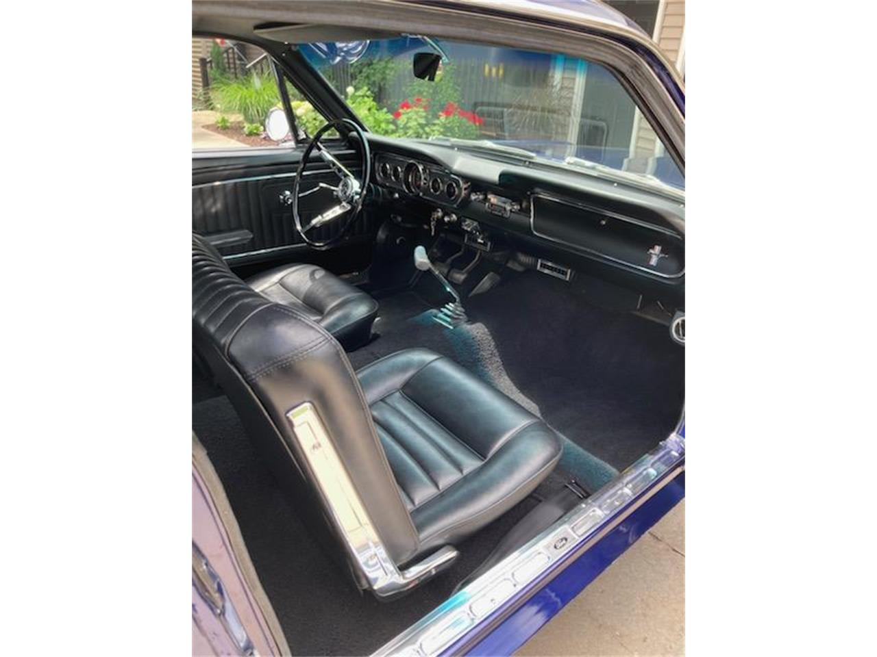 Ford-Mustang-1965-Dark-Blue-Black-3