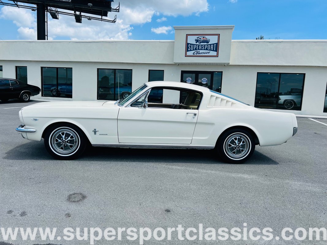 Ford-Mustang-1965-Fastback-1