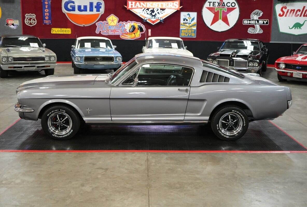 Ford-Mustang-1965-Fastback-10