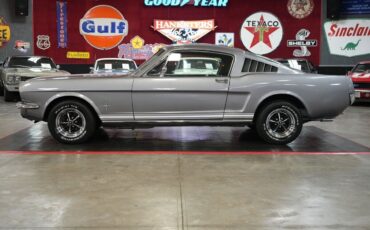 Ford-Mustang-1965-Fastback-19