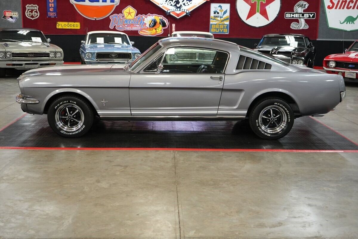 Ford-Mustang-1965-Fastback-2