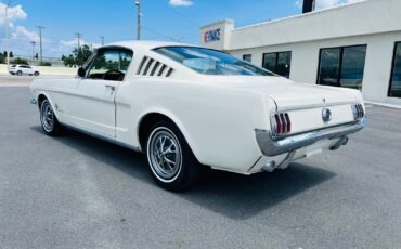 Ford-Mustang-1965-Fastback-2