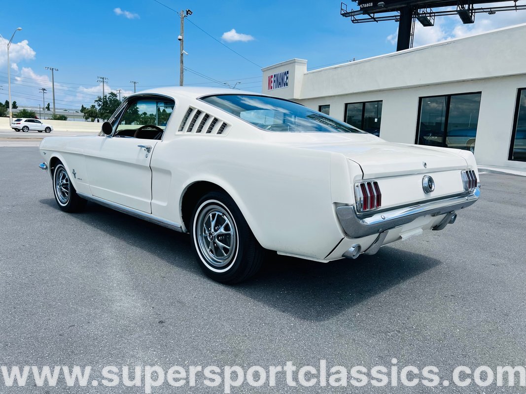 Ford-Mustang-1965-Fastback-2