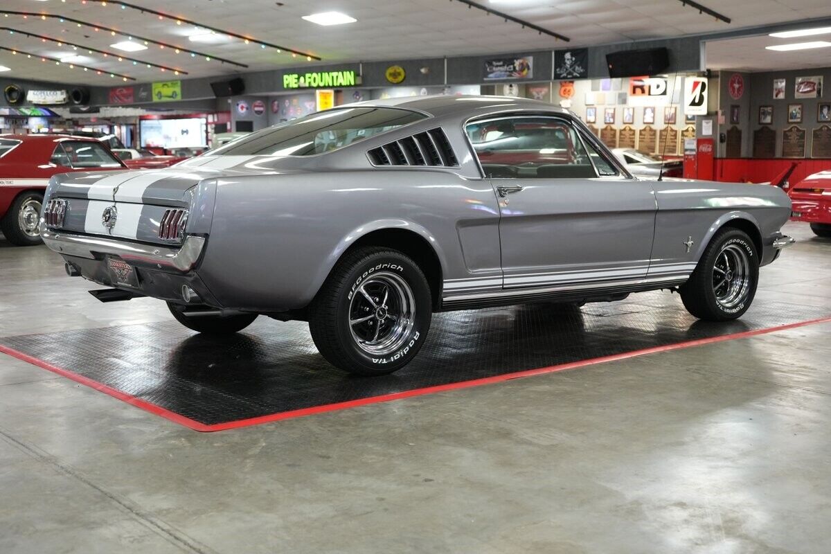 Ford-Mustang-1965-Fastback-22
