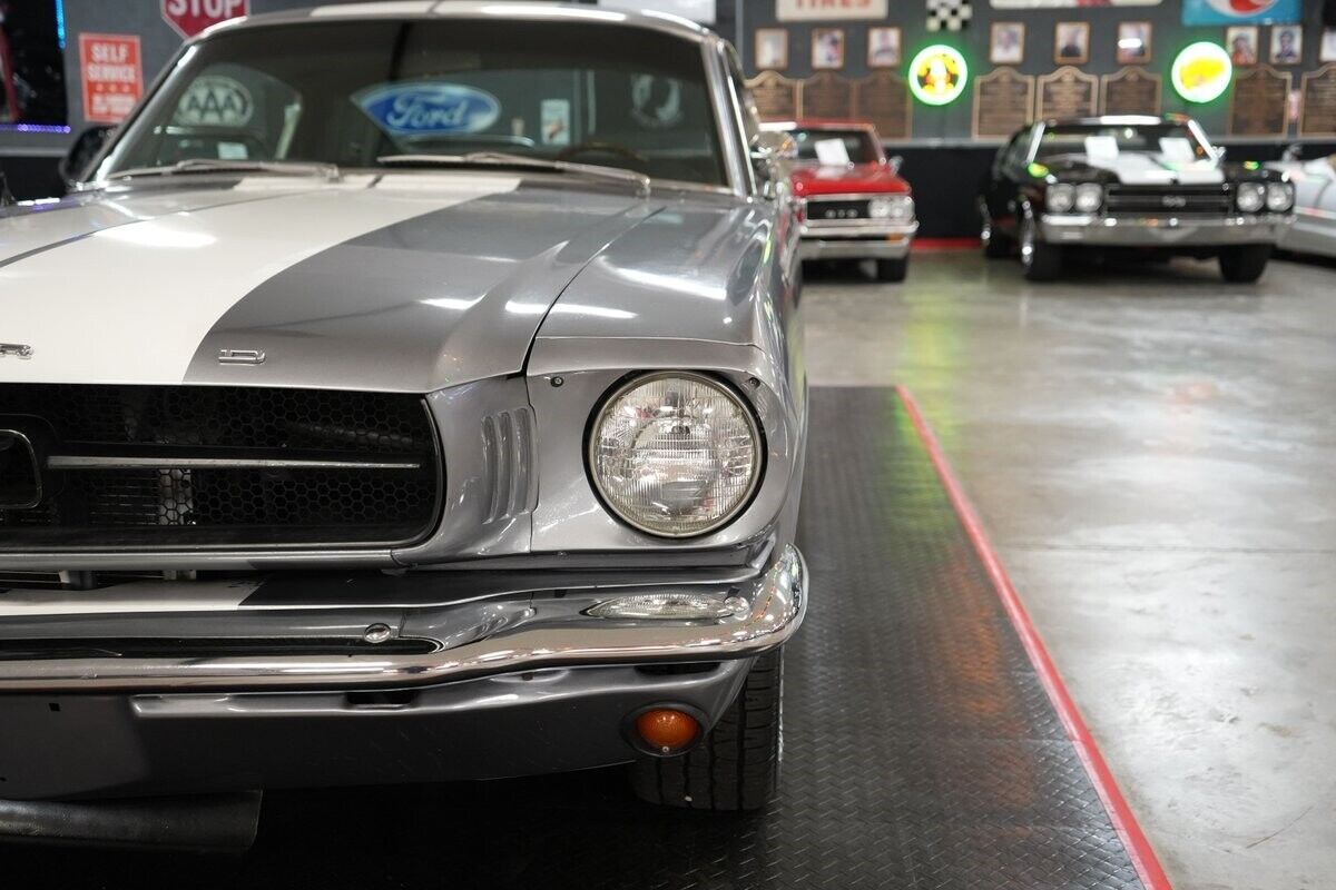 Ford-Mustang-1965-Fastback-27