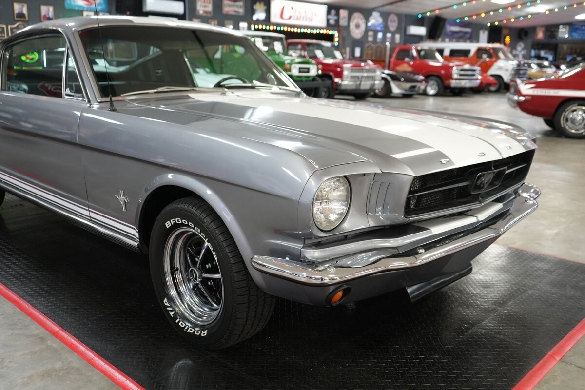 Ford-Mustang-1965-Fastback-29