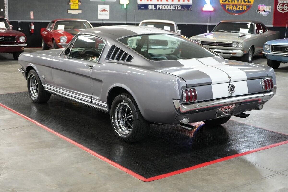 Ford-Mustang-1965-Fastback-3