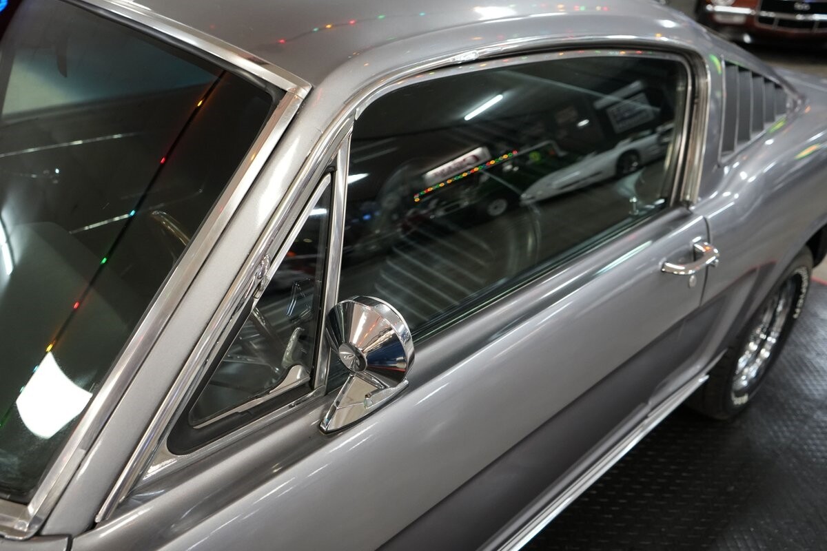 Ford-Mustang-1965-Fastback-36