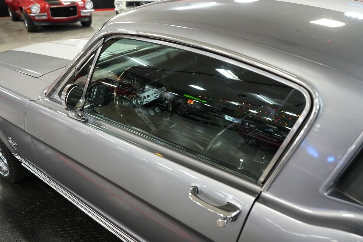 Ford-Mustang-1965-Fastback-37