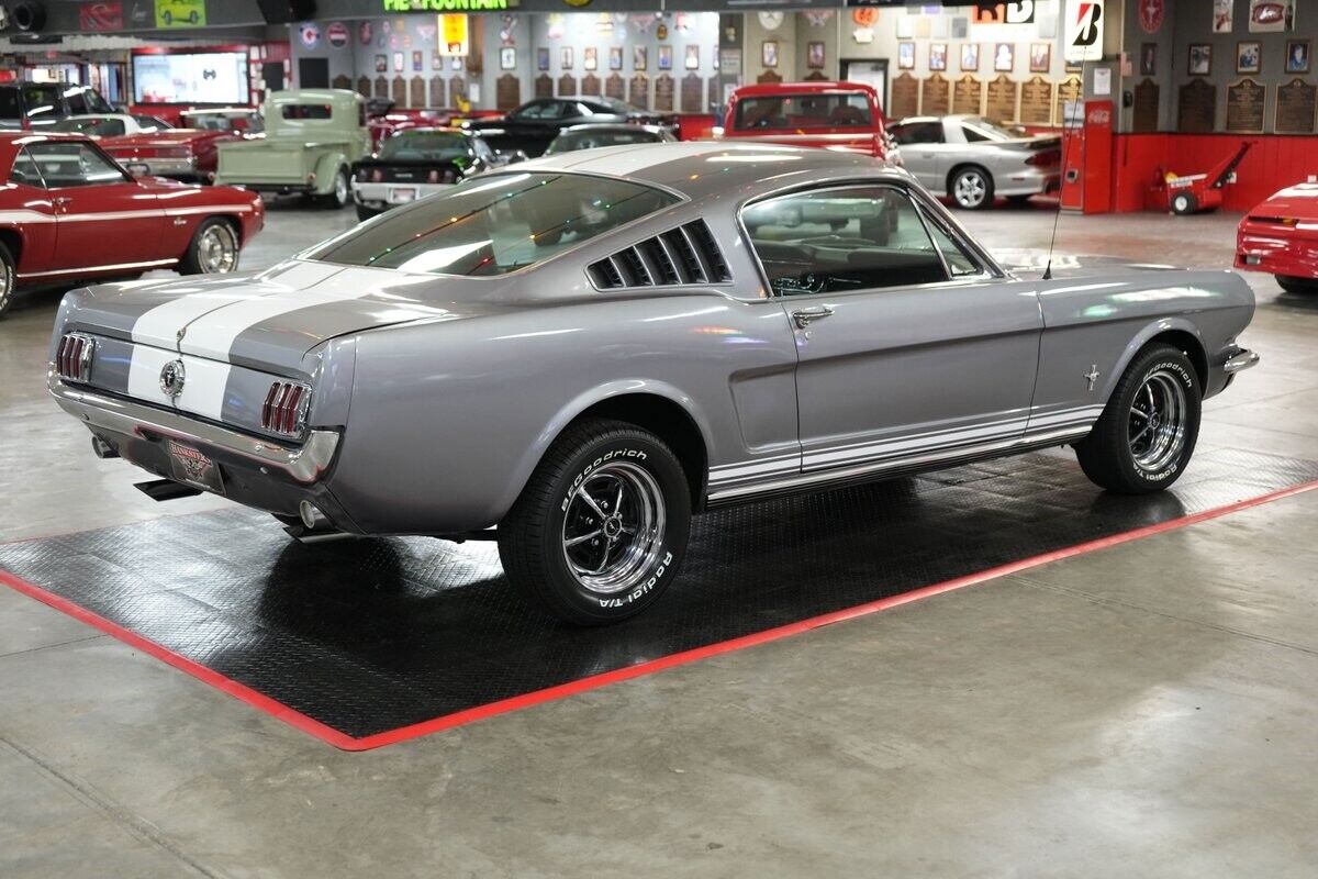 Ford-Mustang-1965-Fastback-5