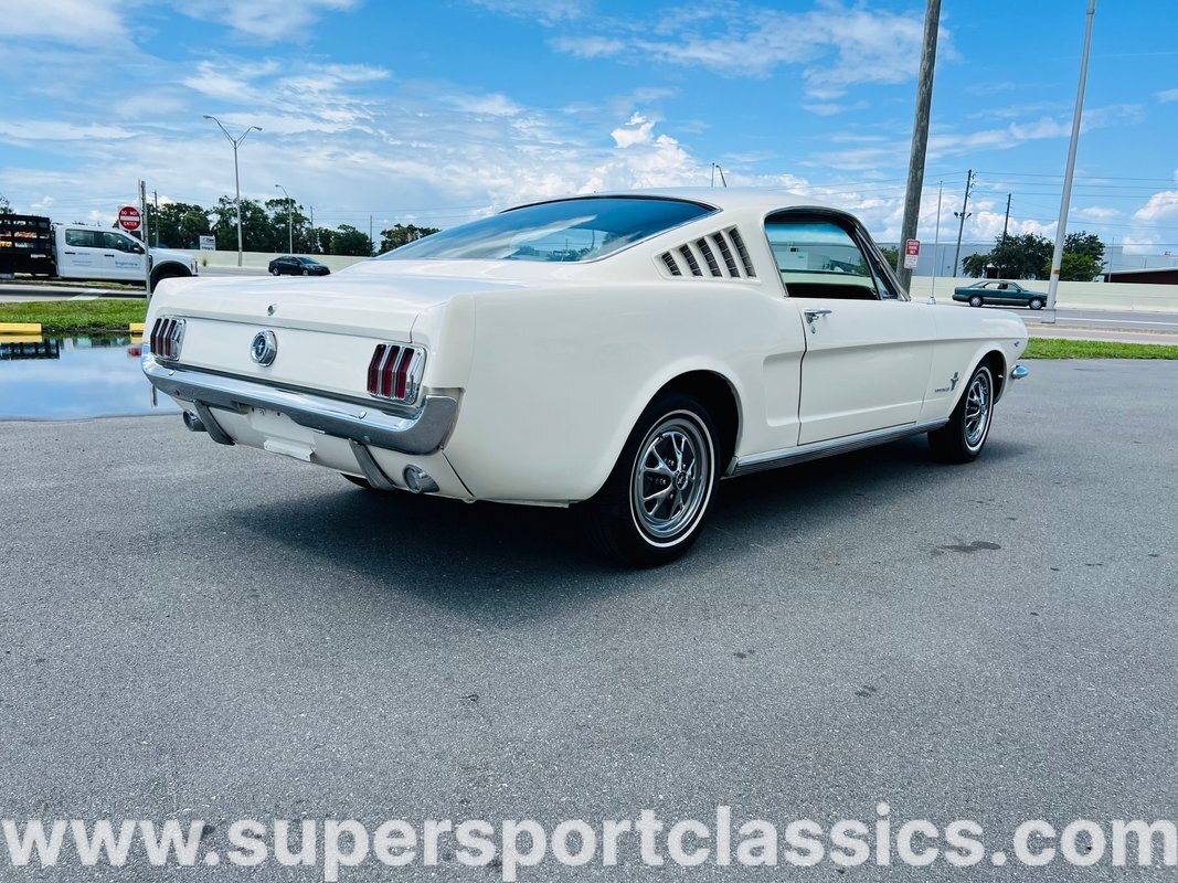 Ford-Mustang-1965-Fastback-5