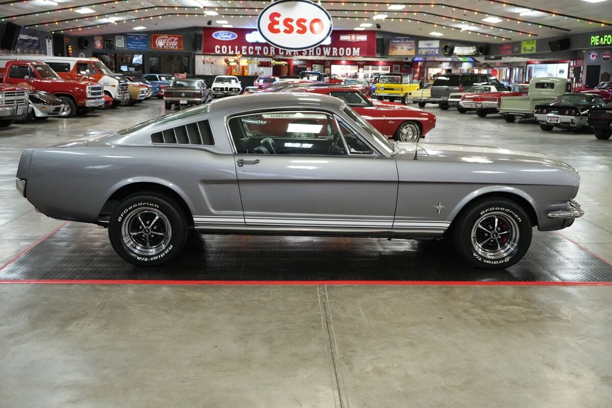 Ford-Mustang-1965-Fastback-6