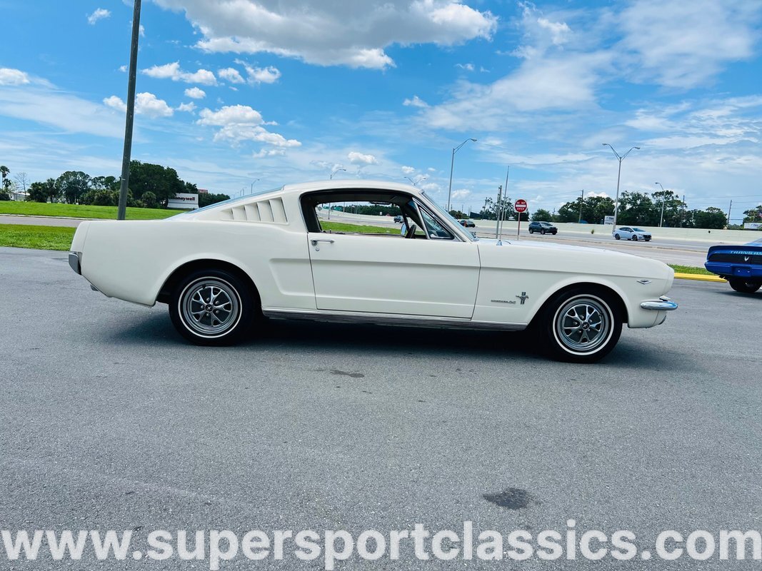 Ford-Mustang-1965-Fastback-6