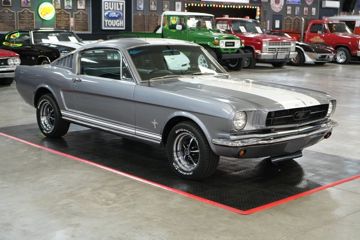 Ford-Mustang-1965-Fastback-7