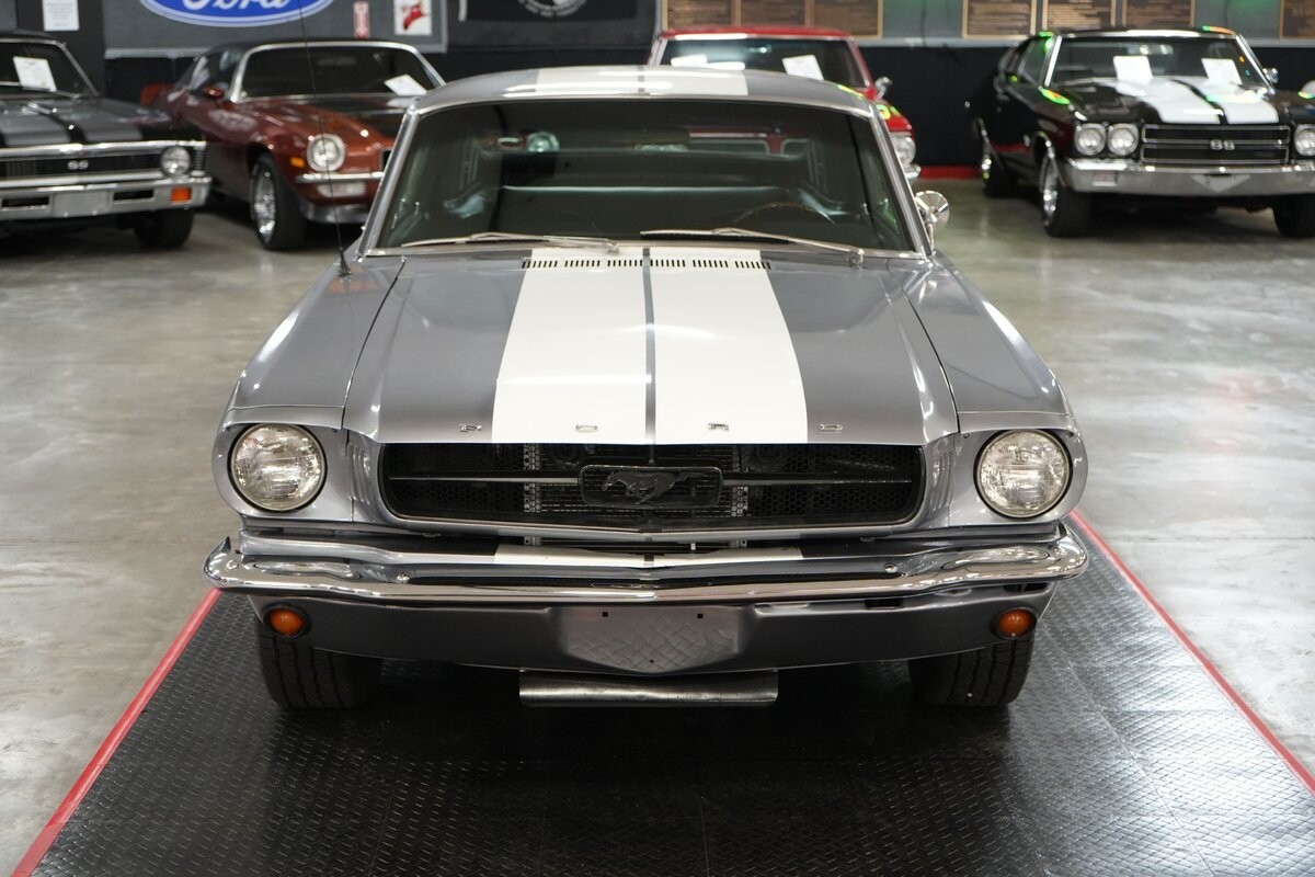 Ford-Mustang-1965-Fastback-8