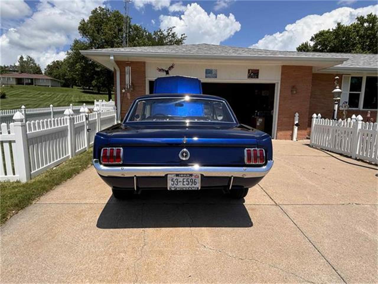 Ford-Mustang-1965-Kona-Blue-Black-1