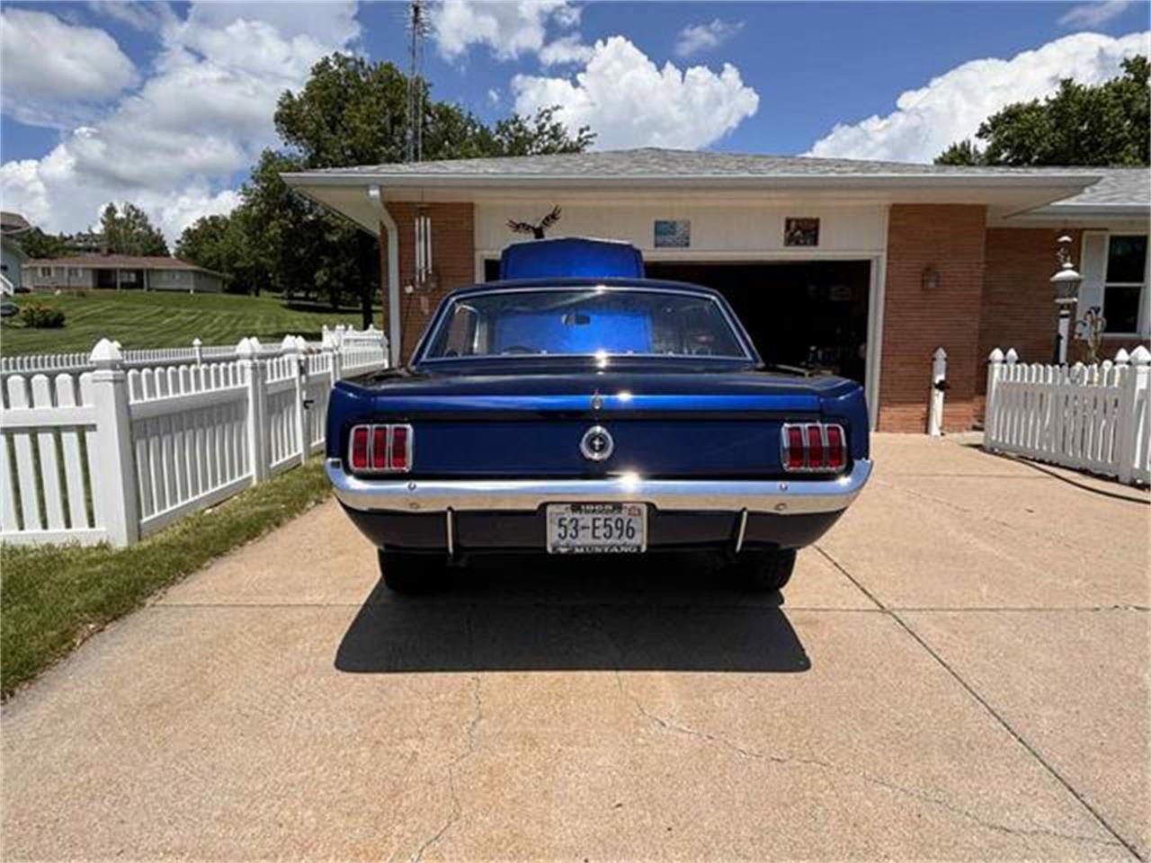Ford-Mustang-1965-Kona-Blue-Black-8