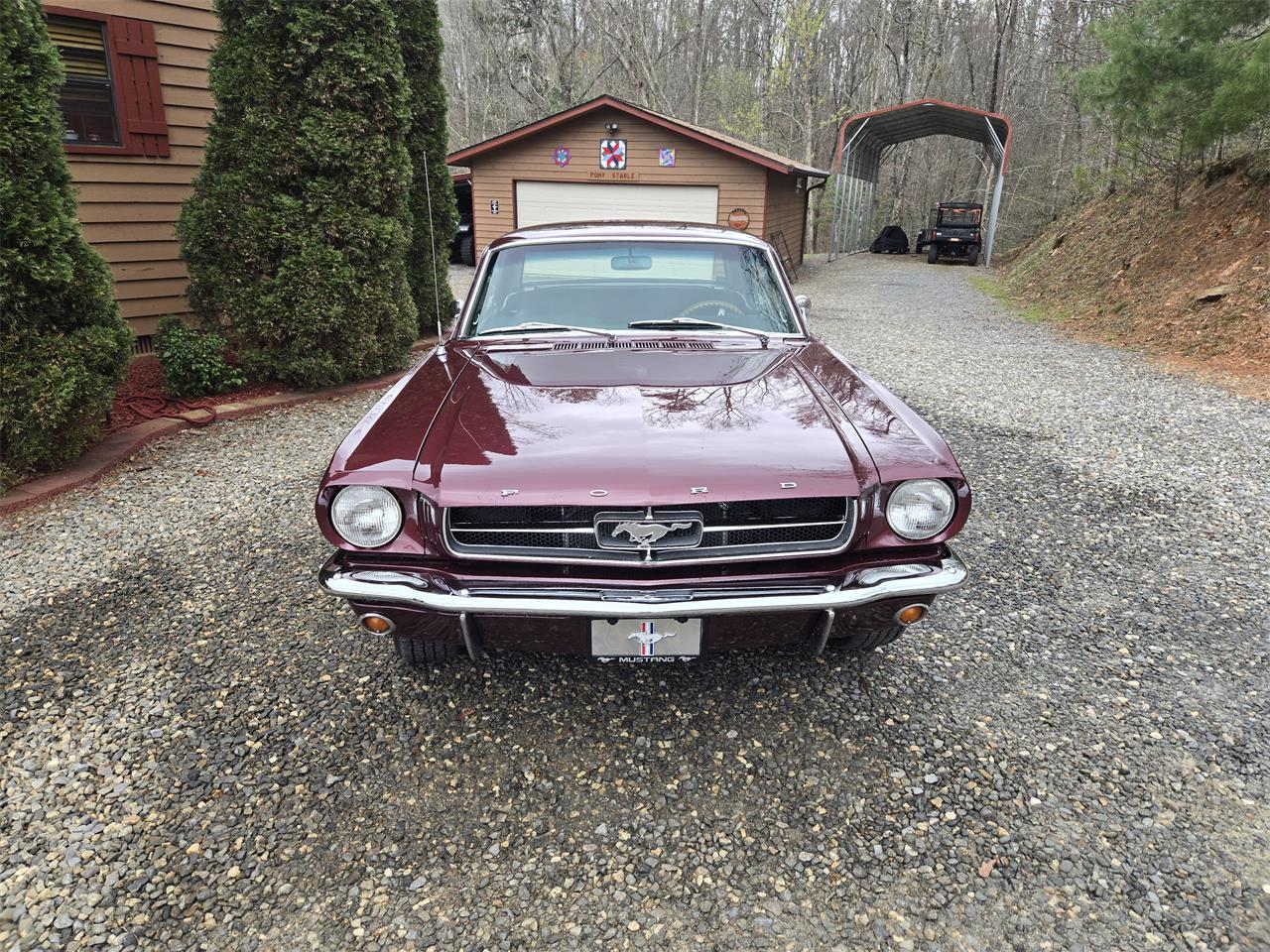 Ford-Mustang-1965-Maroon-Black-2